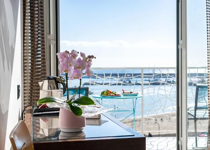 Hotel sulla spiaggia a Sanremo