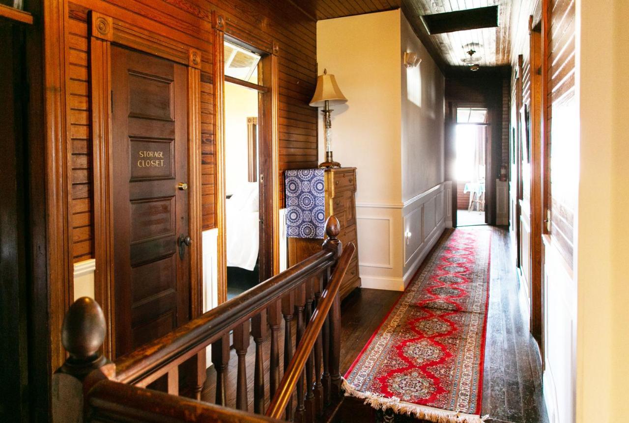 Queen Room with Partial View