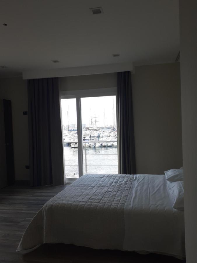 Deluxe Quadruple Room Sea View,1002216228:JPEG