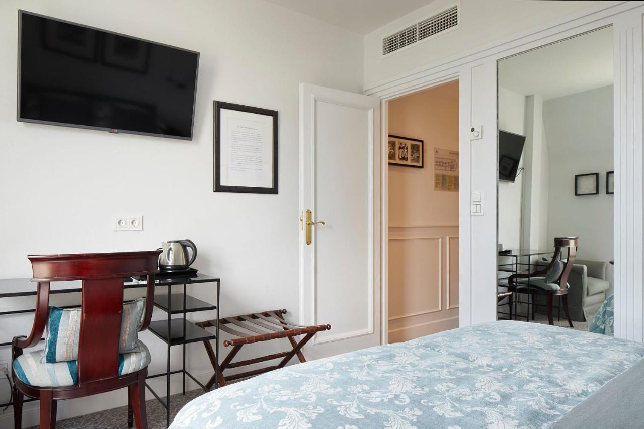 Petite Double Room City View