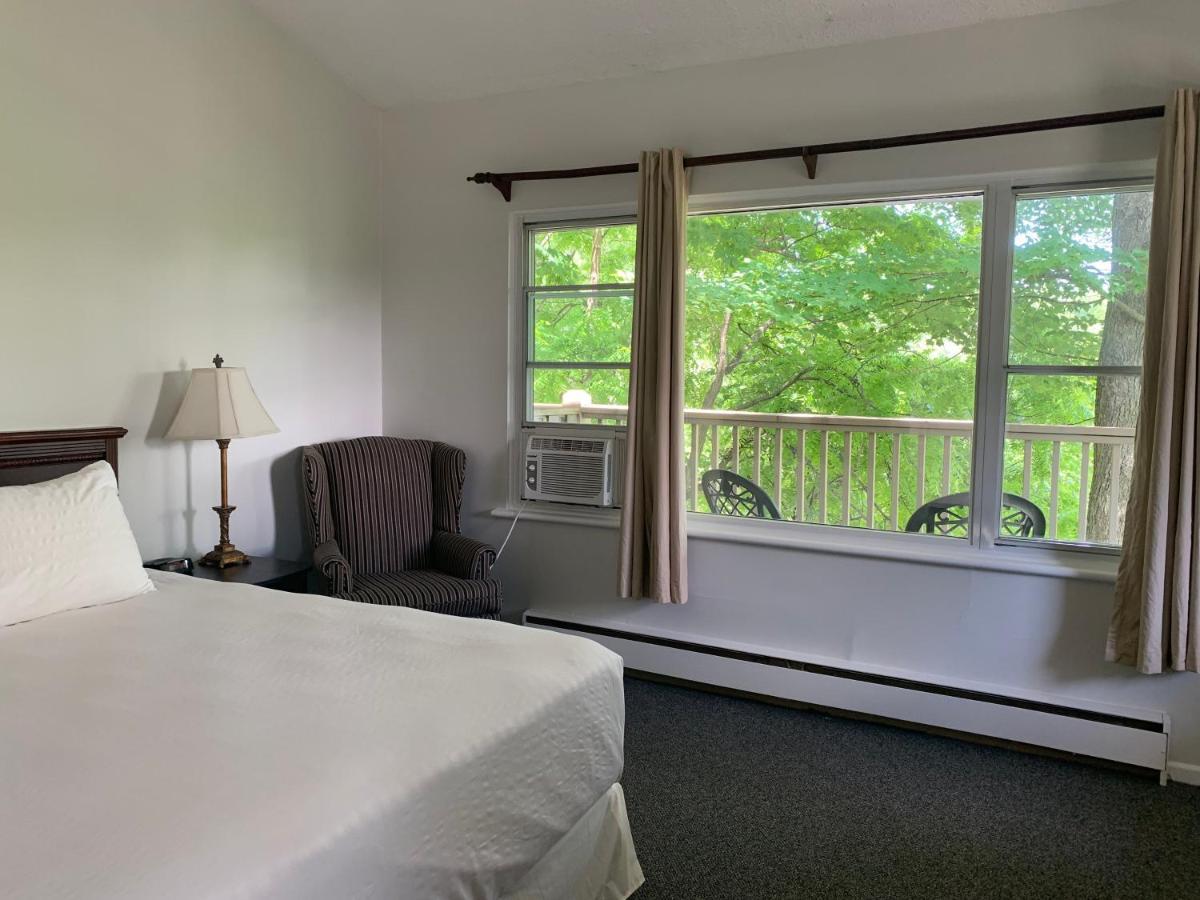 Superior King Room with Lake View