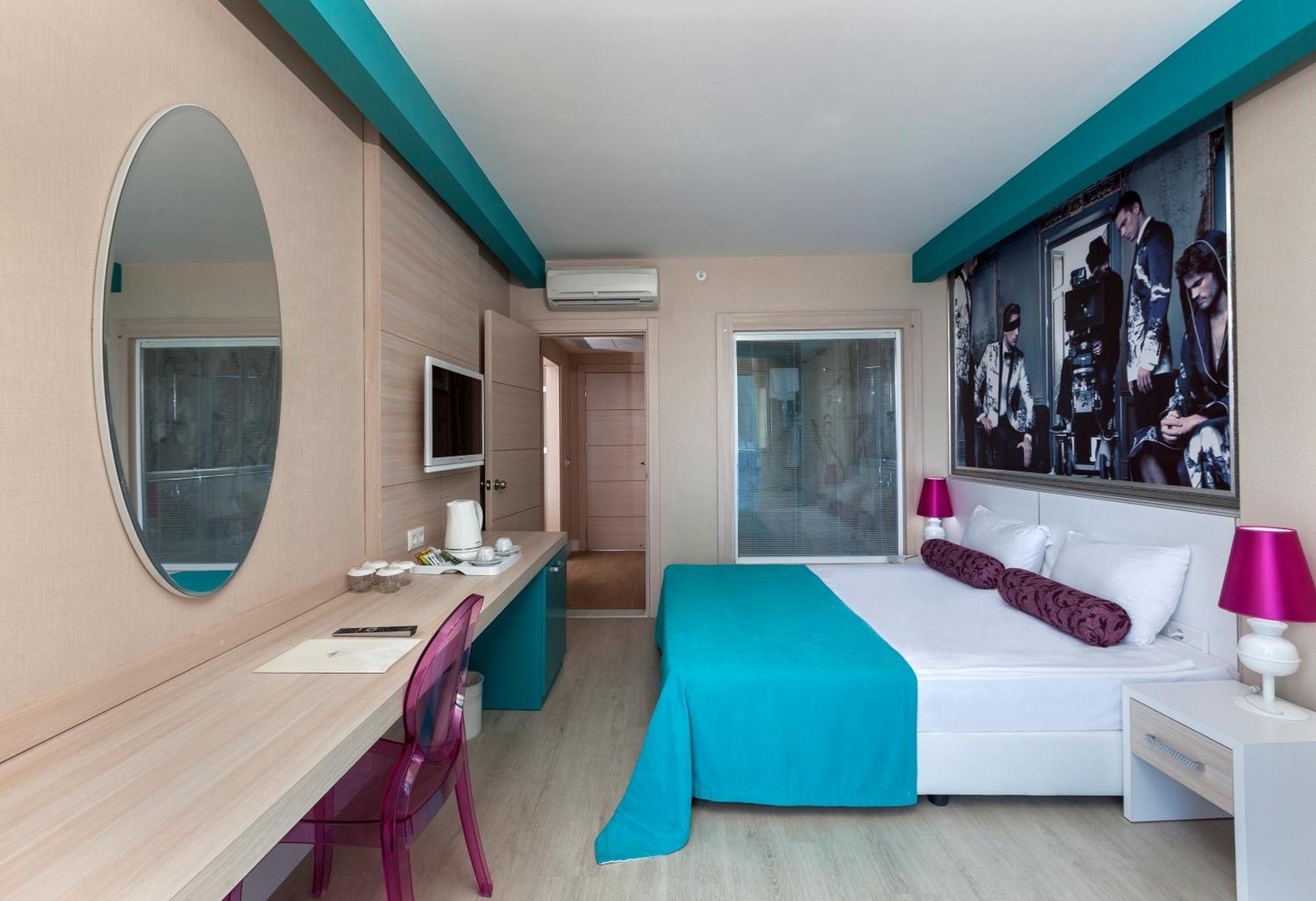 Double or Twin Room Side Sea View