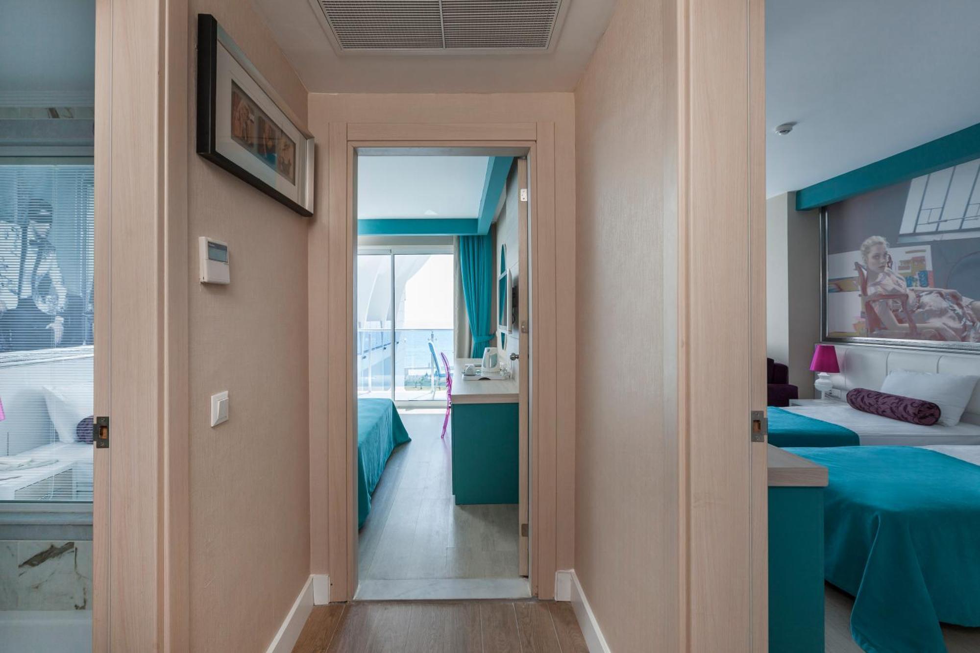 Double or Twin Room Side Sea View