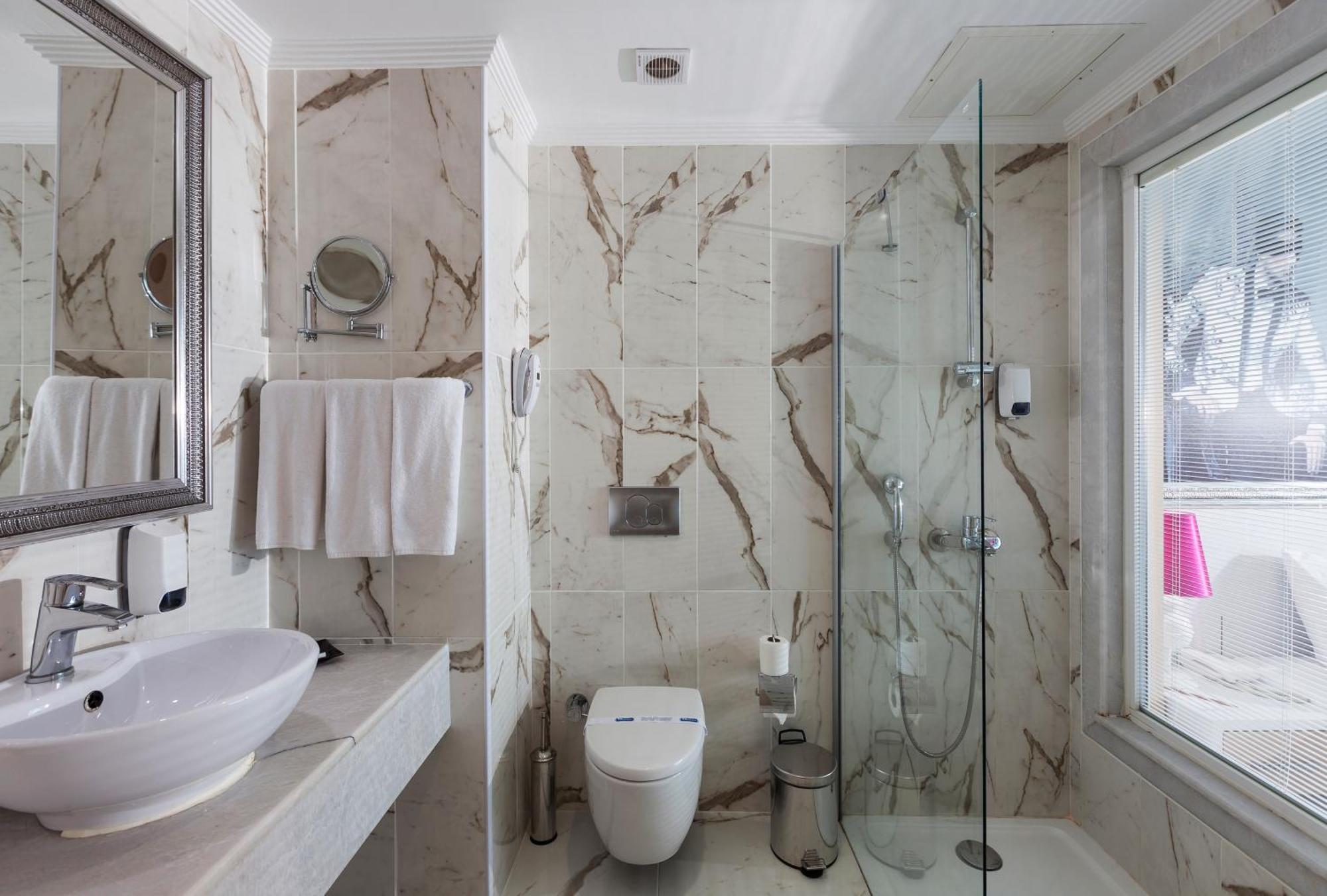 Double or Twin Room Side Sea View