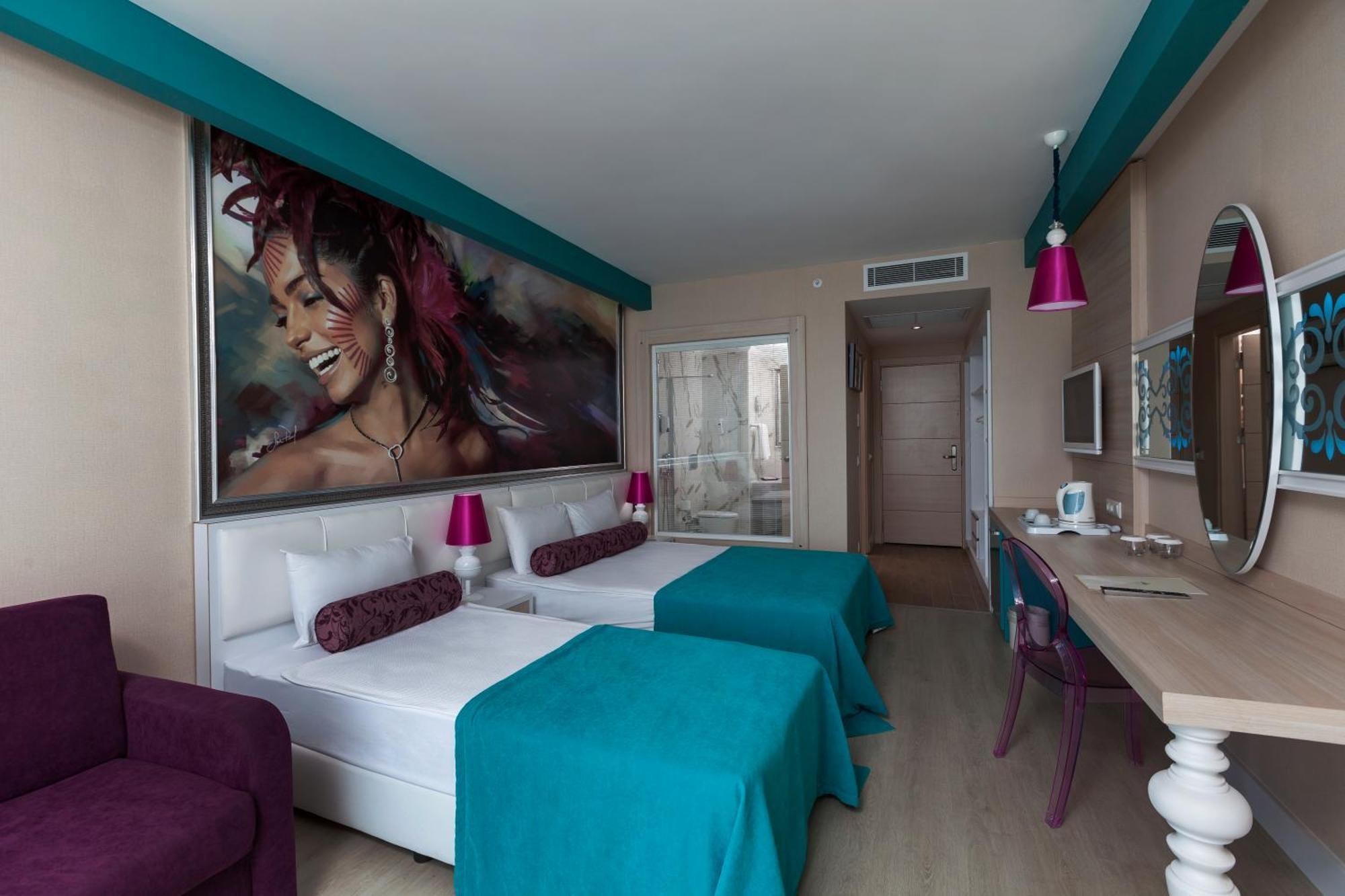 Double or Twin Room Side Sea View