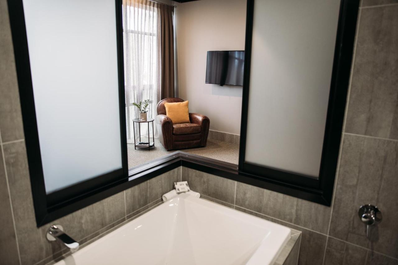 Left Wing Spa Suite