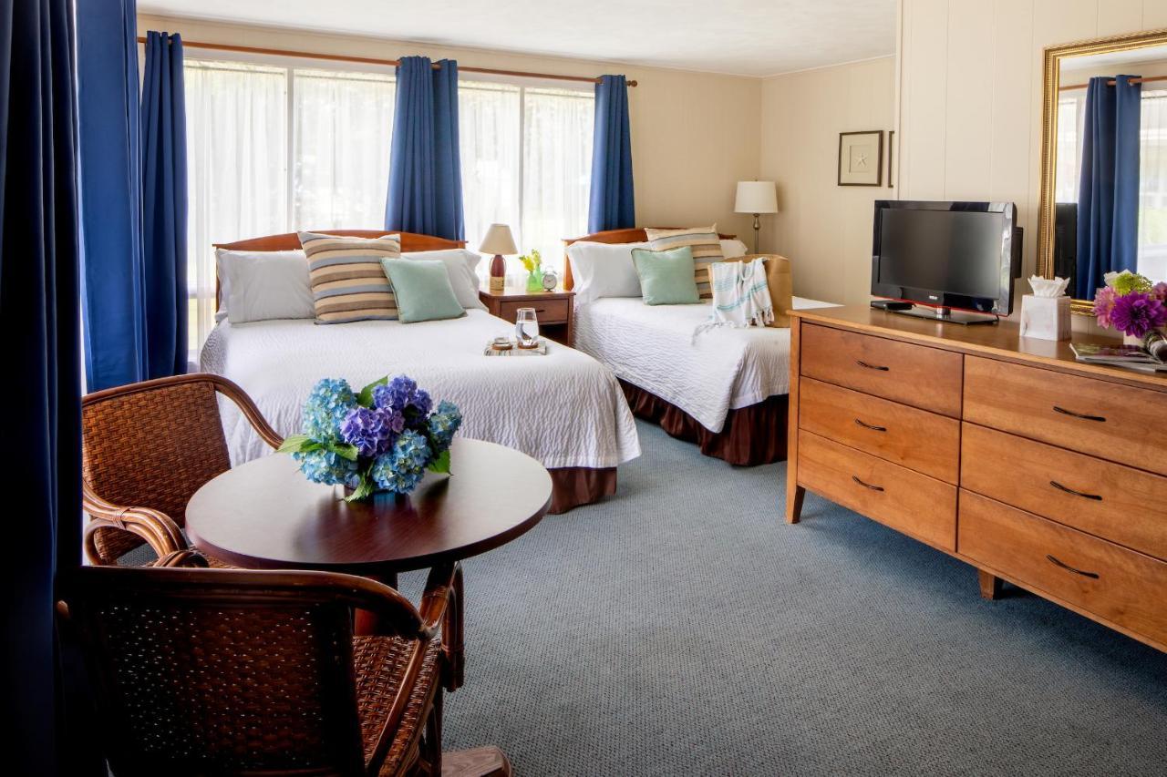 Deluxe Queen Room with Two Queen Beds