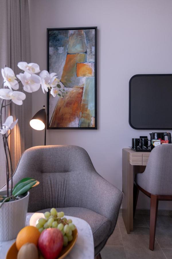 Staycation Executive Double Room Complimentary Early Check 900AM Late Check Out 600PM Complimentary Towels Umbrella & Mat,1010958055:JPEG
