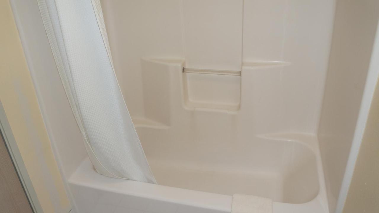 Standard Queen Room Two Queen Beds Roll Shower Mobility Access