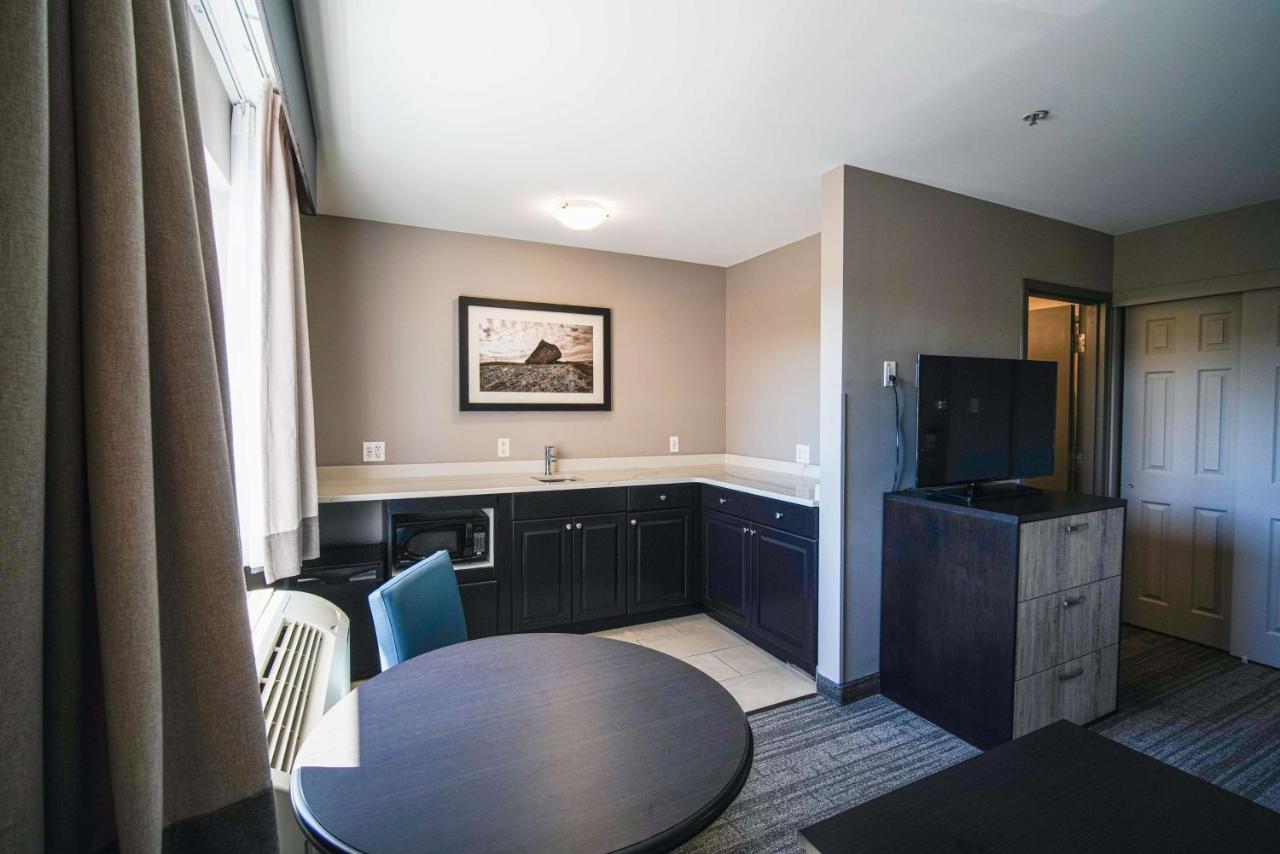One-Bedroom Queen Suite with Two Queen Beds