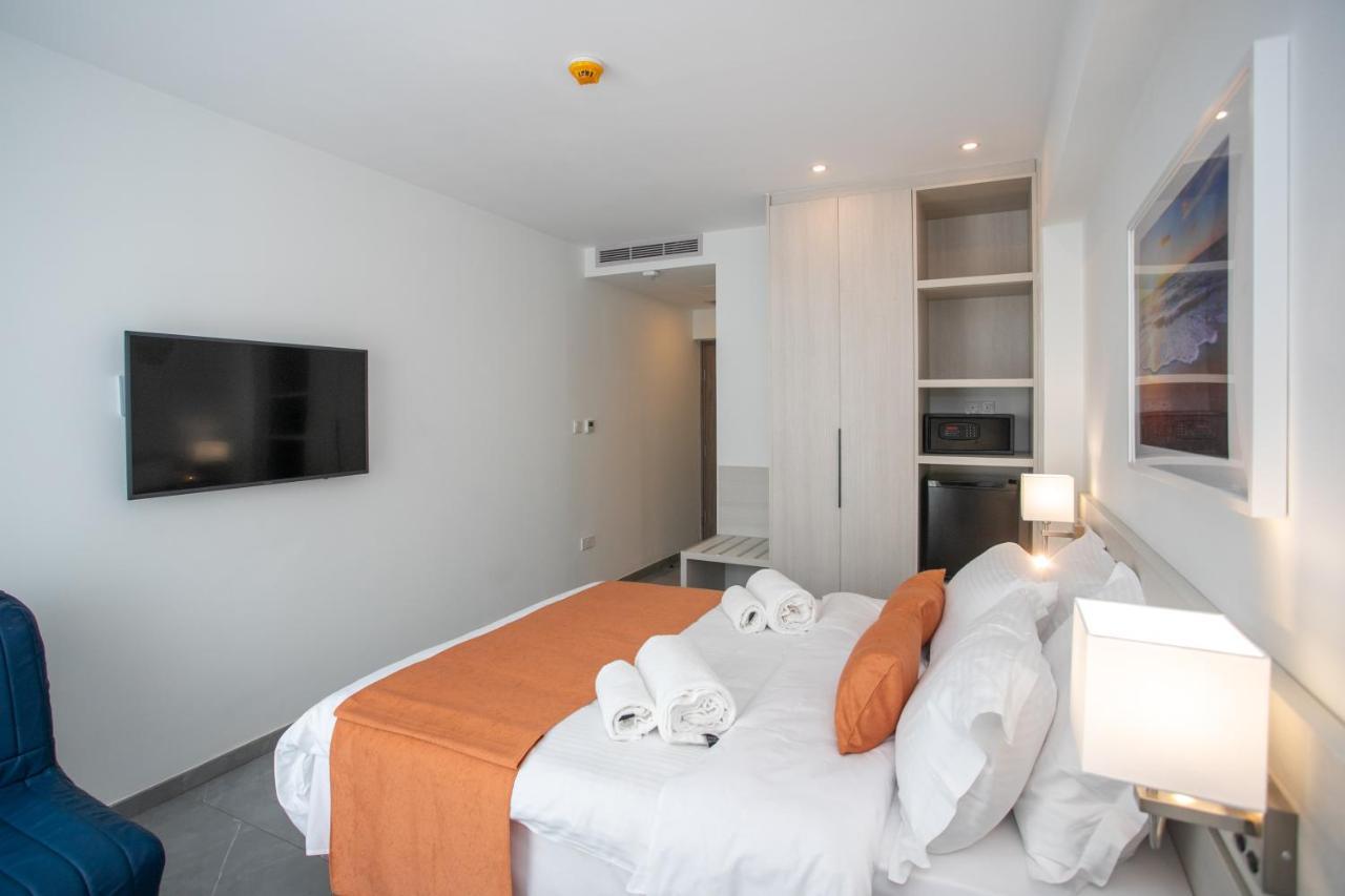 Habitación Triple con cama grande y sofá cama - No fumadores