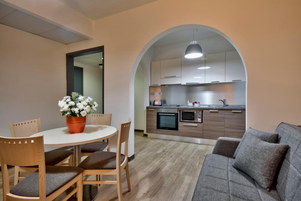 One-Bedroom Apartment,1219421590:JPEG