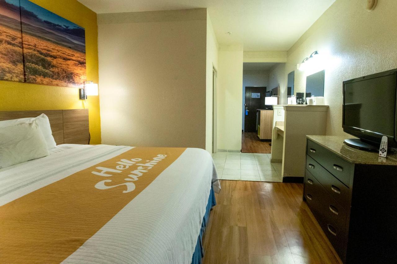 King Room - Disability Access - Non-Smoking