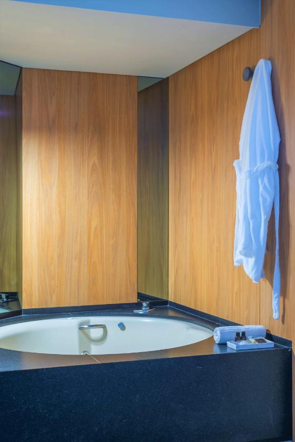 King Suite with Spa Bath