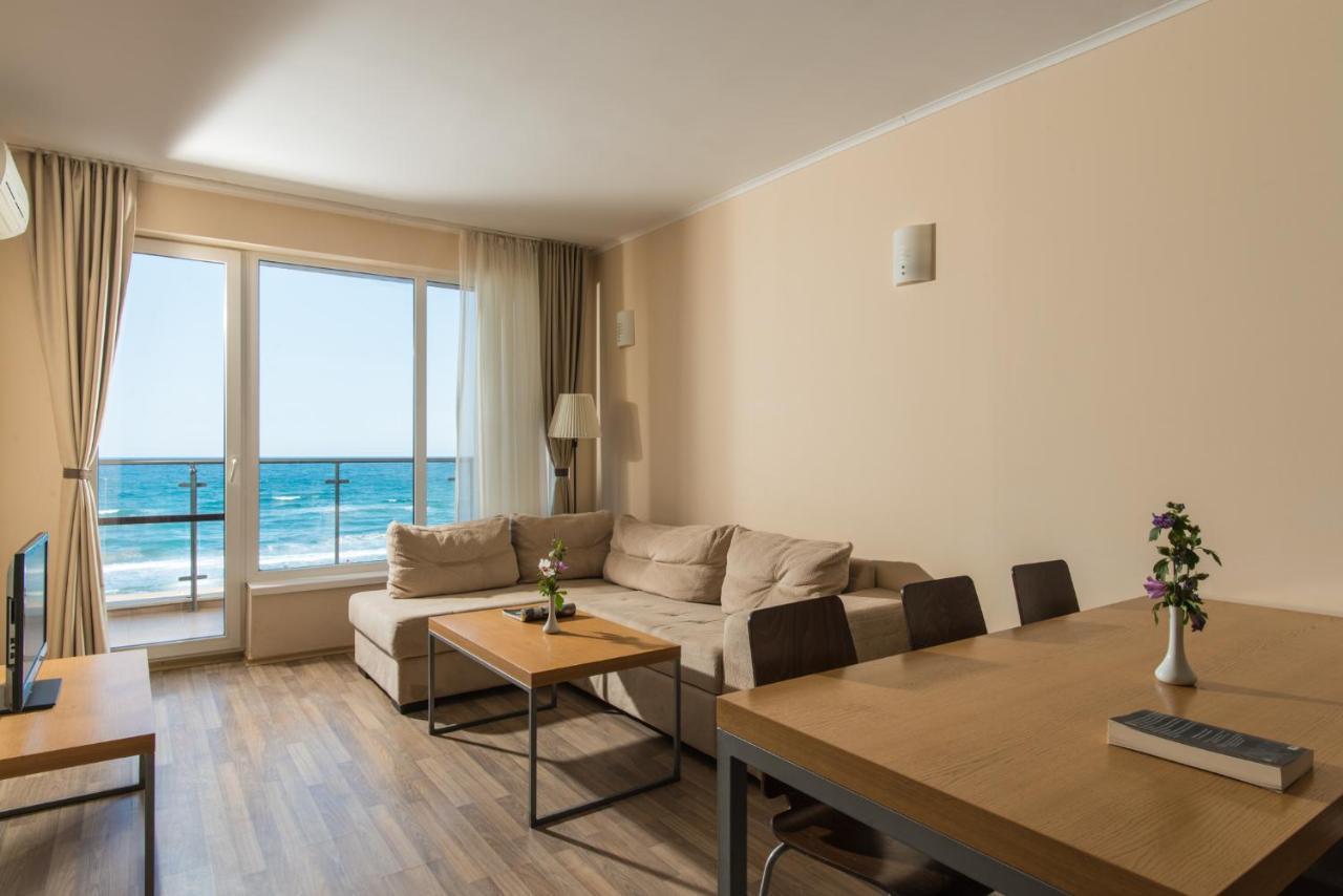 One-Bedroom Apartment Sea View