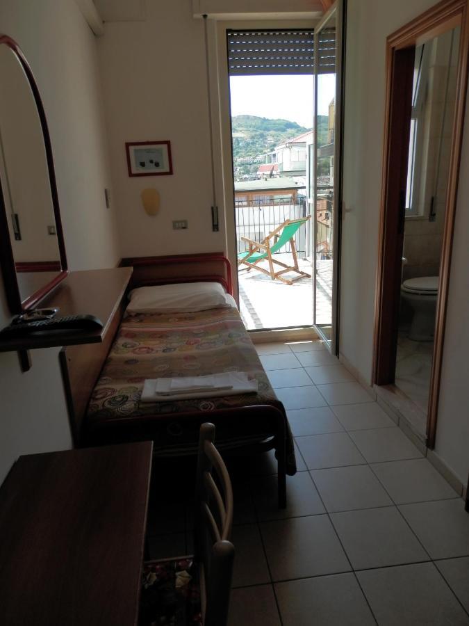 Single Room Balcony,1044408412:JPEG
