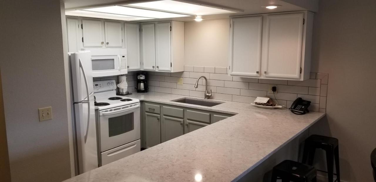 Ocean View 2 bedroom condominium - 1.5 miles south of The Waves