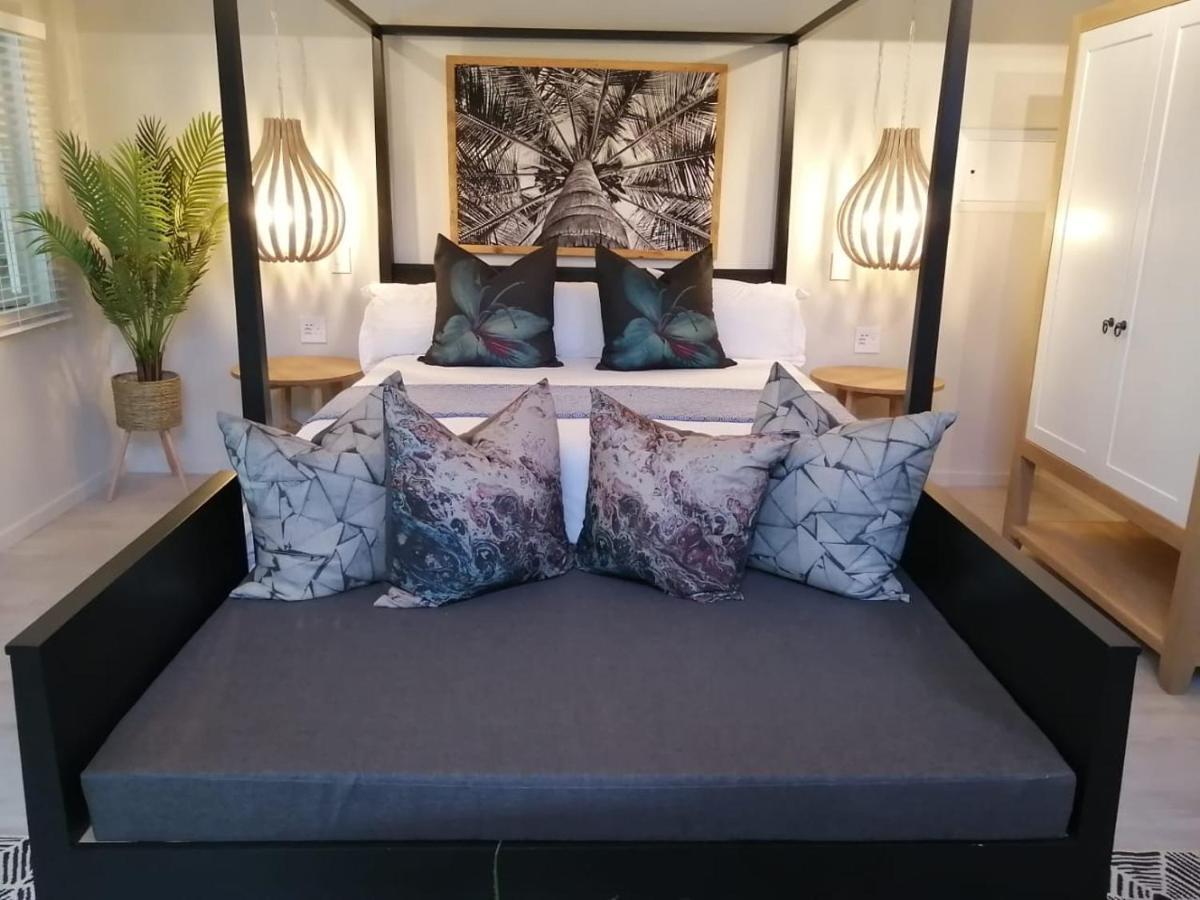 Honeymoon Suite