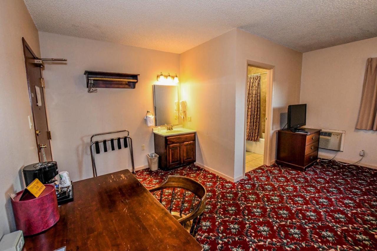 Standard Queen Room