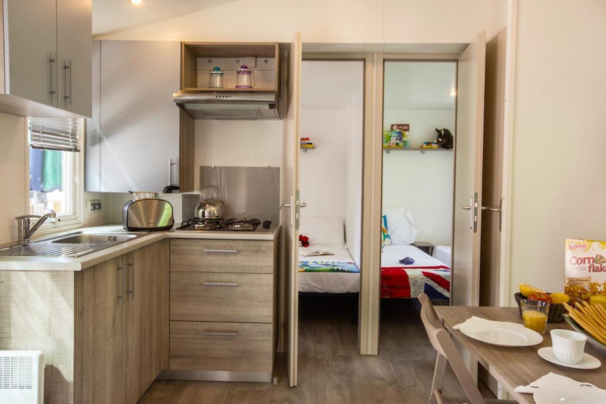 Three-Bedroom Bungalow,1078684957:JPEG