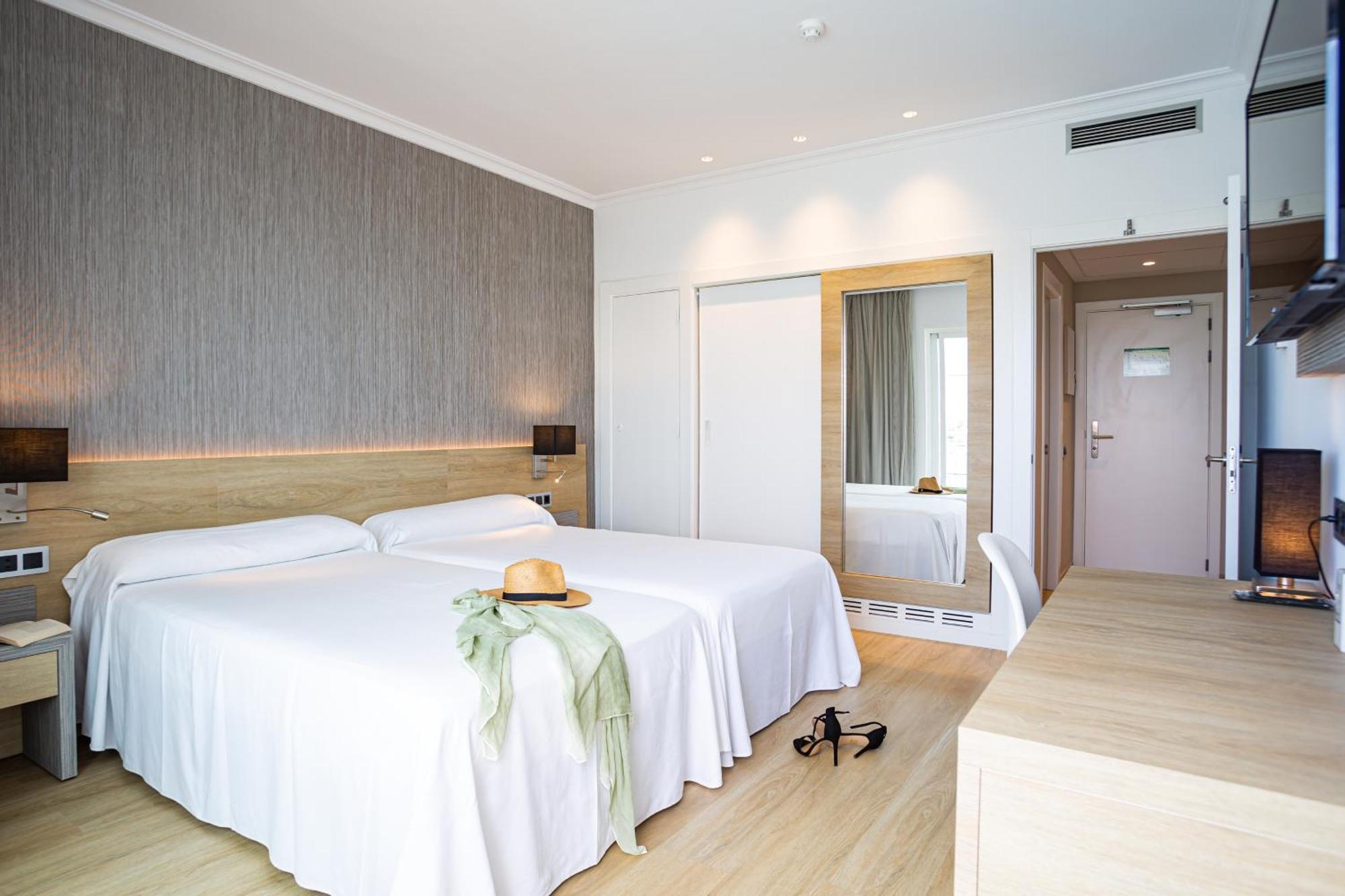 Standard Double Room,1022306353:JPEG
