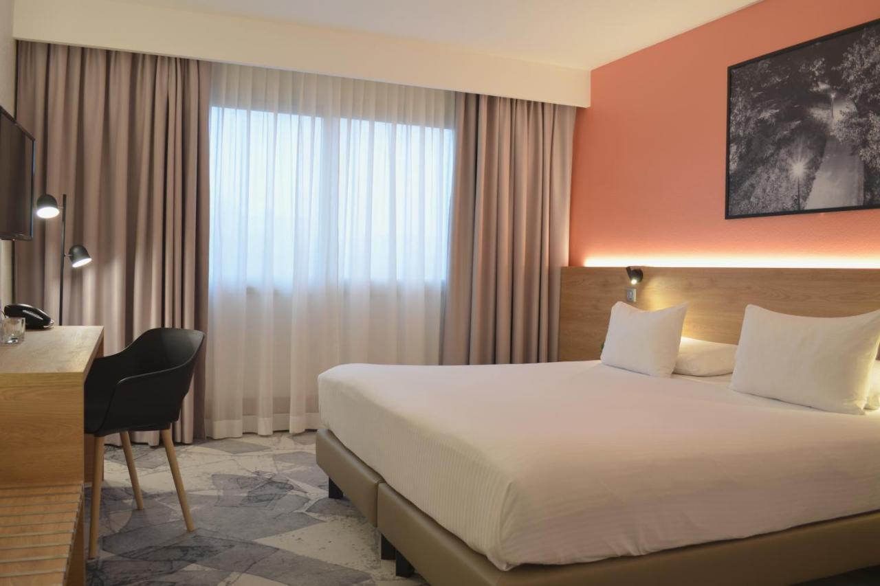 Standard Room,1076864734:JPEG