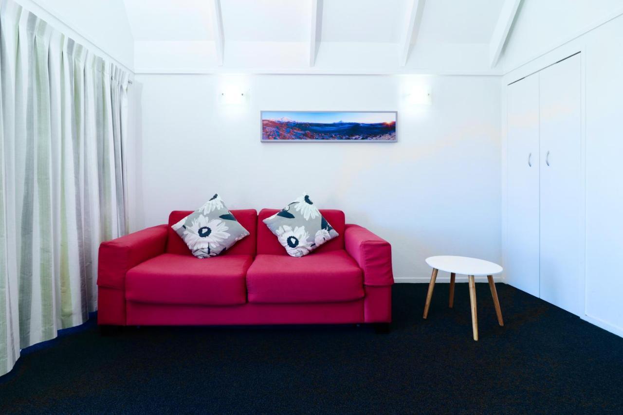 Deluxe One Bedroom Suite