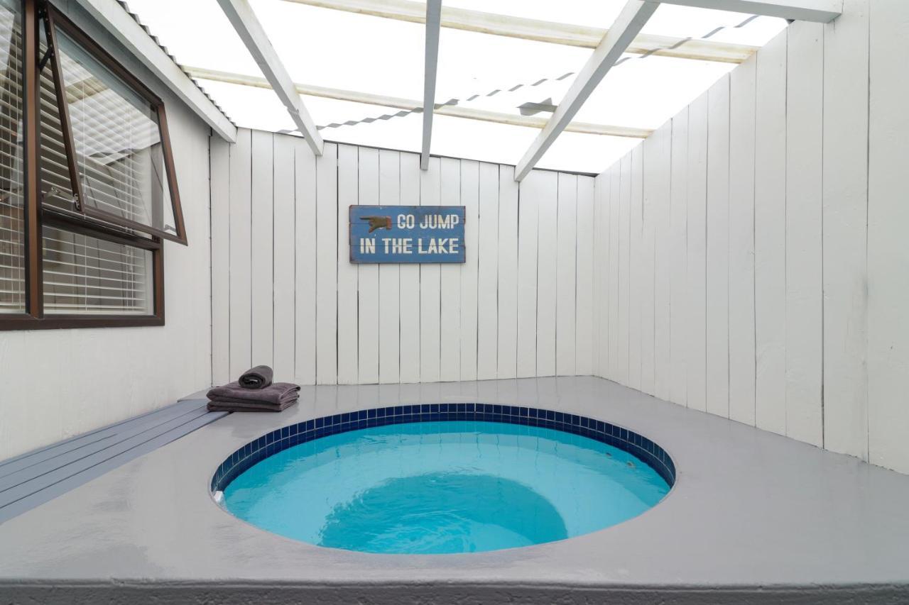 Superior One Bedroom Suite Lake View & Private Hot Pool