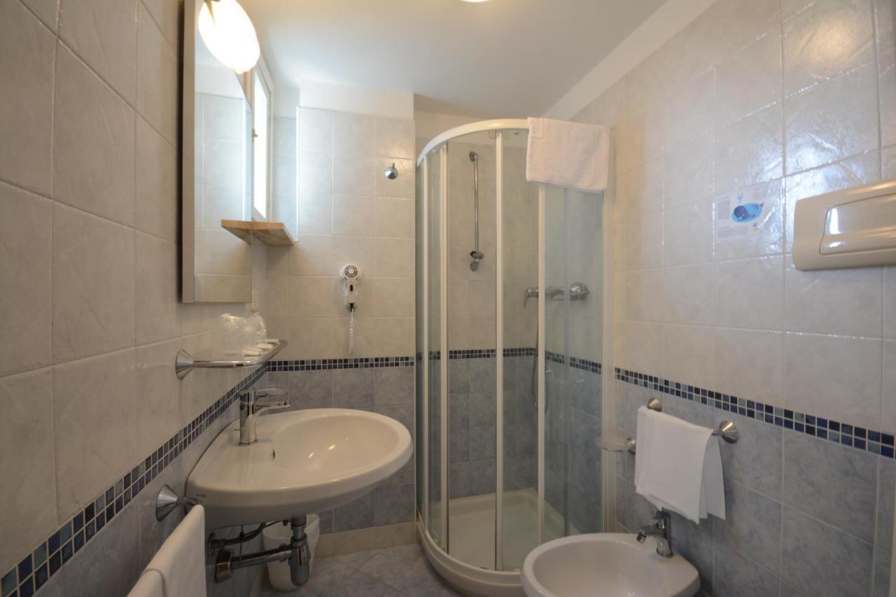 Double or Twin Room Pool View,1078873531:JPEG