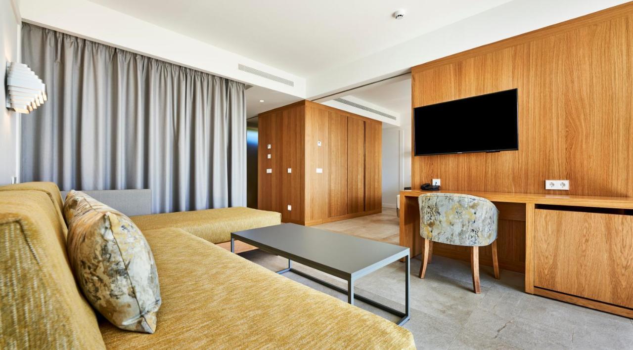 Prestige Suite Pool Access