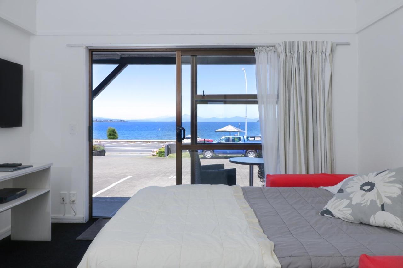 Superior One Bedroom Suite Lake View & Private Hot Pool