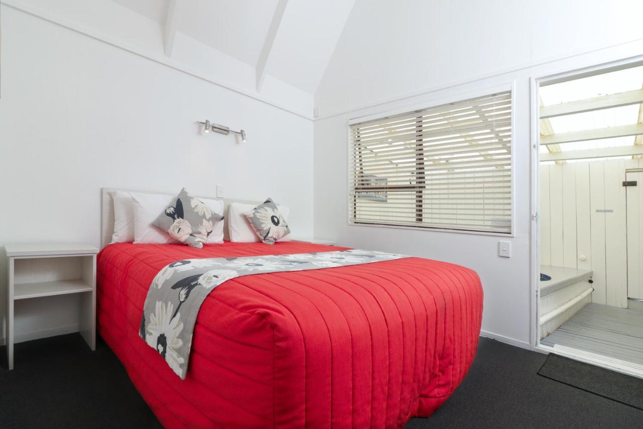 Superior One Bedroom Suite Lake View & Private Hot Pool