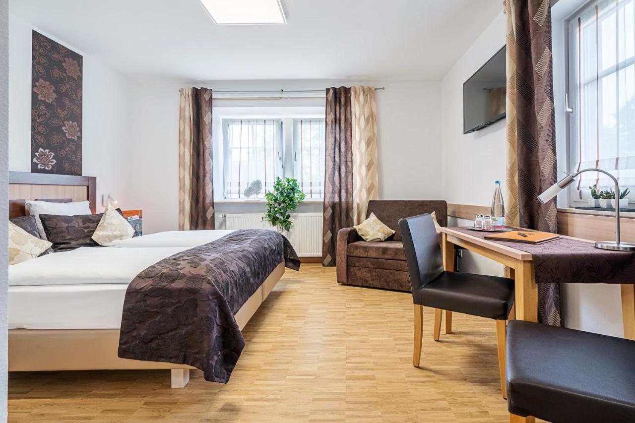 Superior Single Room – main building (4-Star-Category)