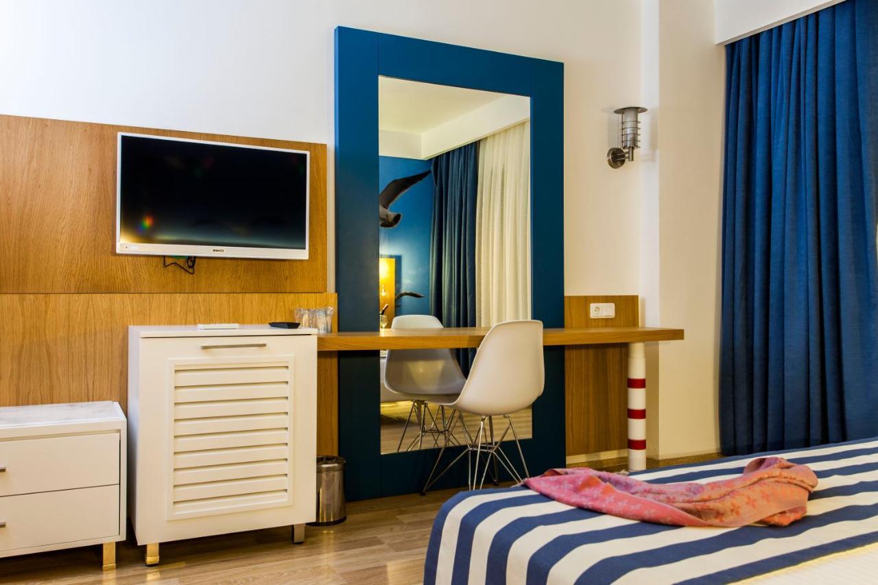 Doppel-/Zweibettzimmer mit seitlichem Meerblick