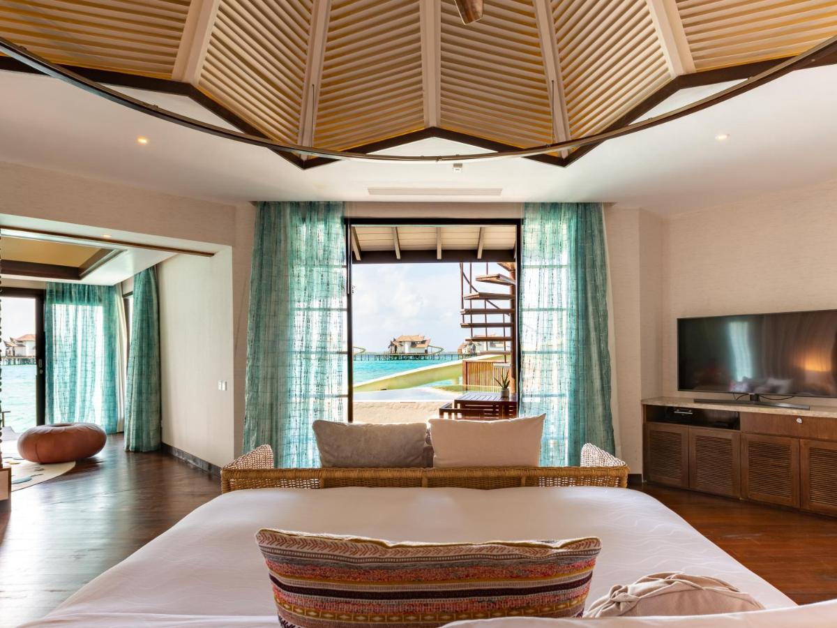 Ocean Pool Suite Slide 
