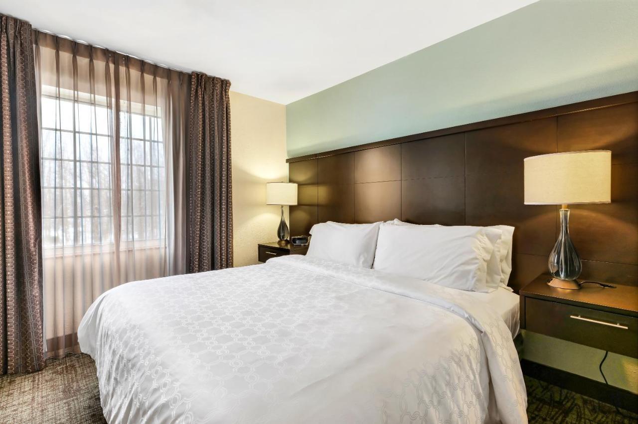 Two-Bedroom Suite with Oner King Bed and One Queen Bed