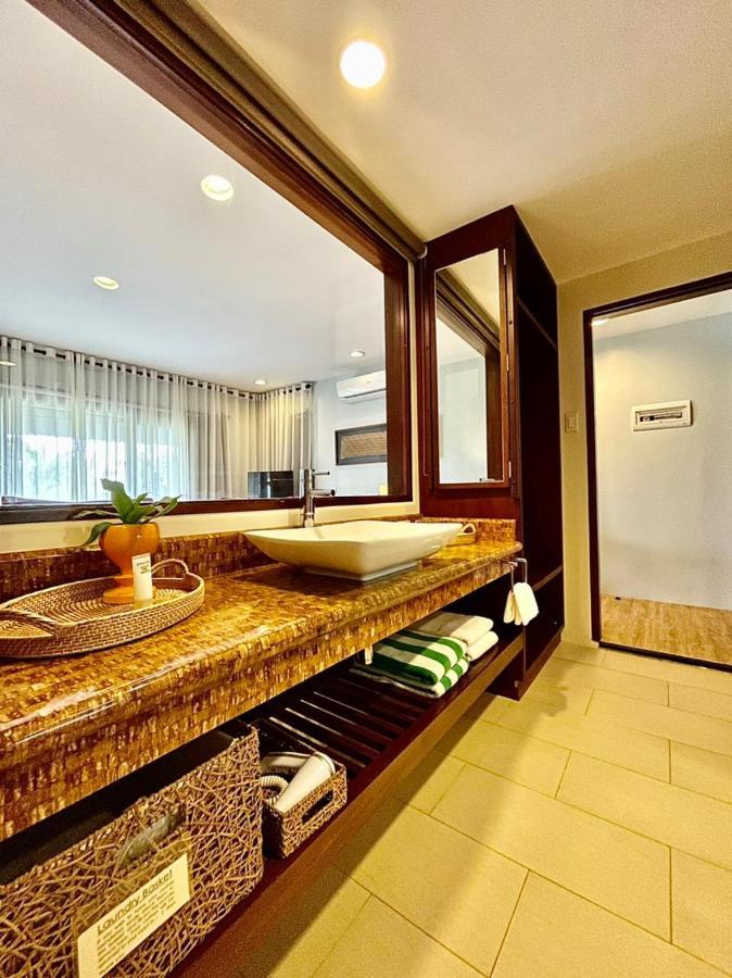 Deluxe King Room Ocean View