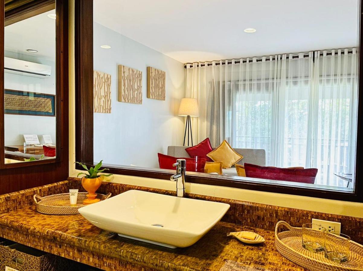 Deluxe King Room Ocean View