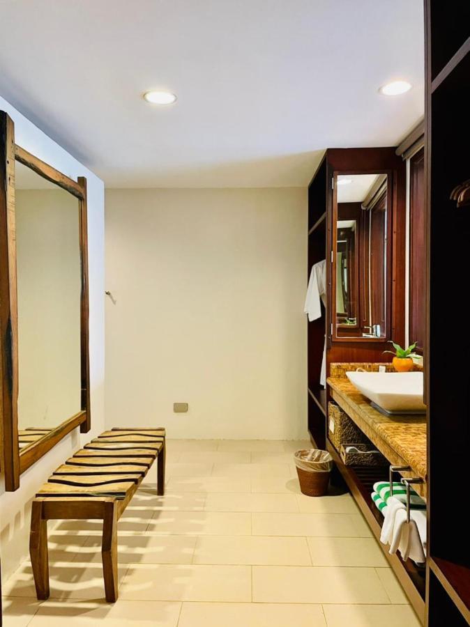 Deluxe King Room Ocean View