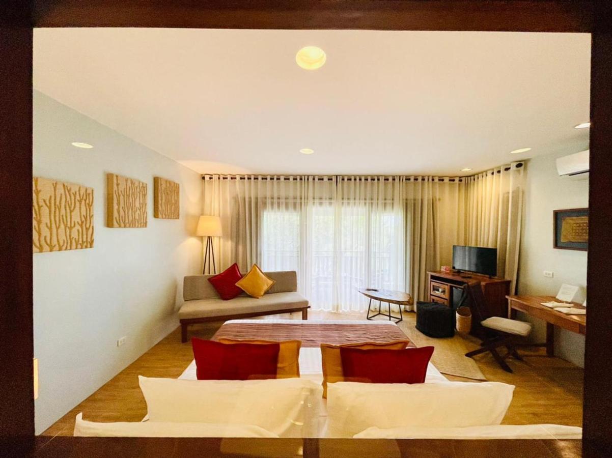 Deluxe King Room Ocean View