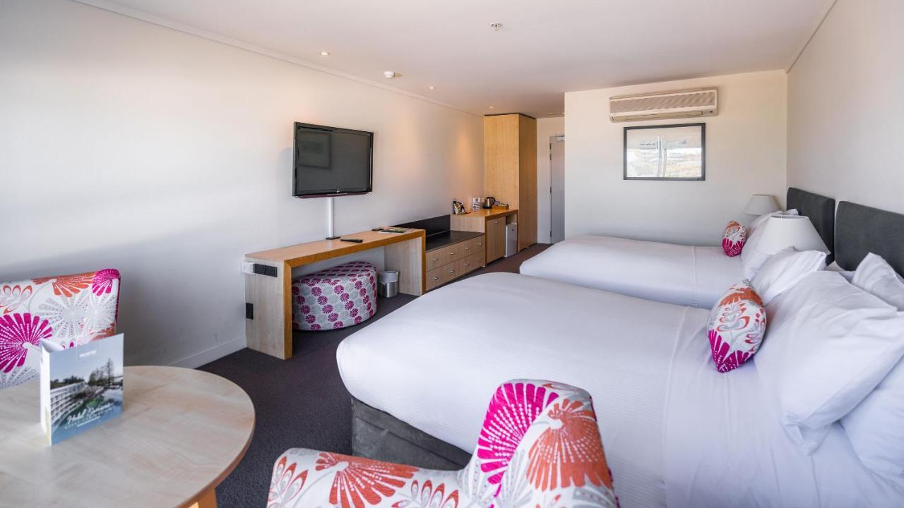 Pacific View Superior Twin Room