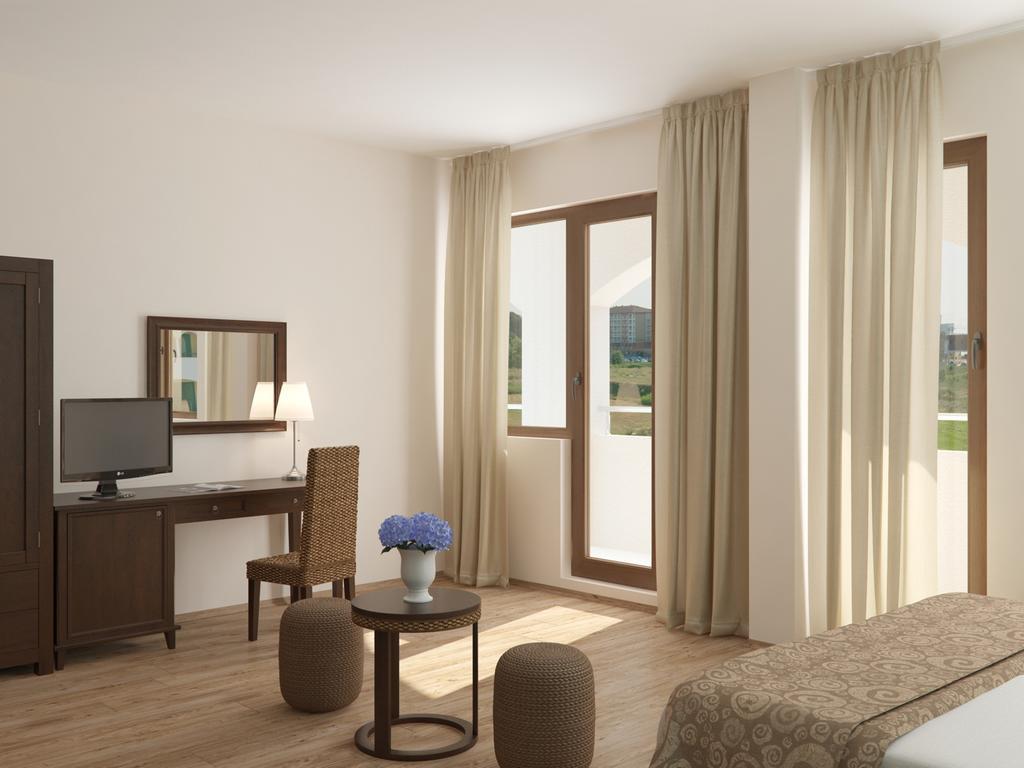 Doppelzimmer mit Balkon und eingeschränktem Meerblick (2 Erwachsene + 1 Kind)
