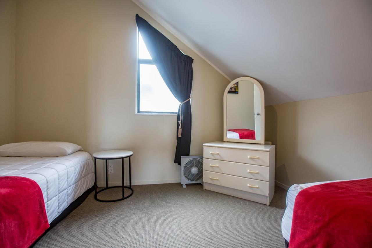 Family Two-Bedroom Apartment Lake View