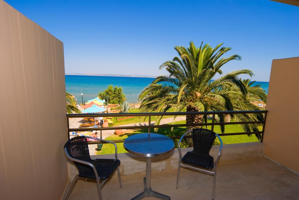 Double or Twin Room with Sea View