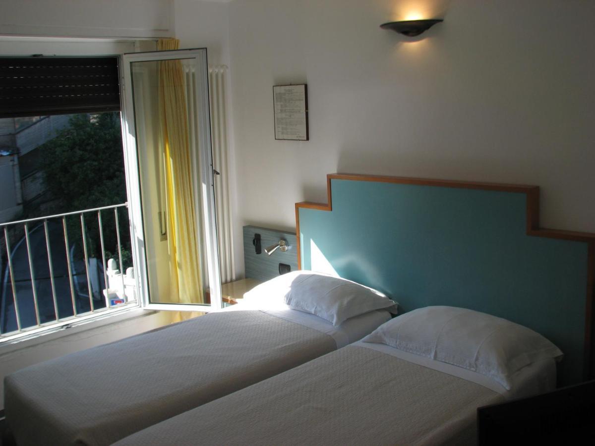 Habitación Cuádruple con vistas al mar (2 adultos + 2 niños)