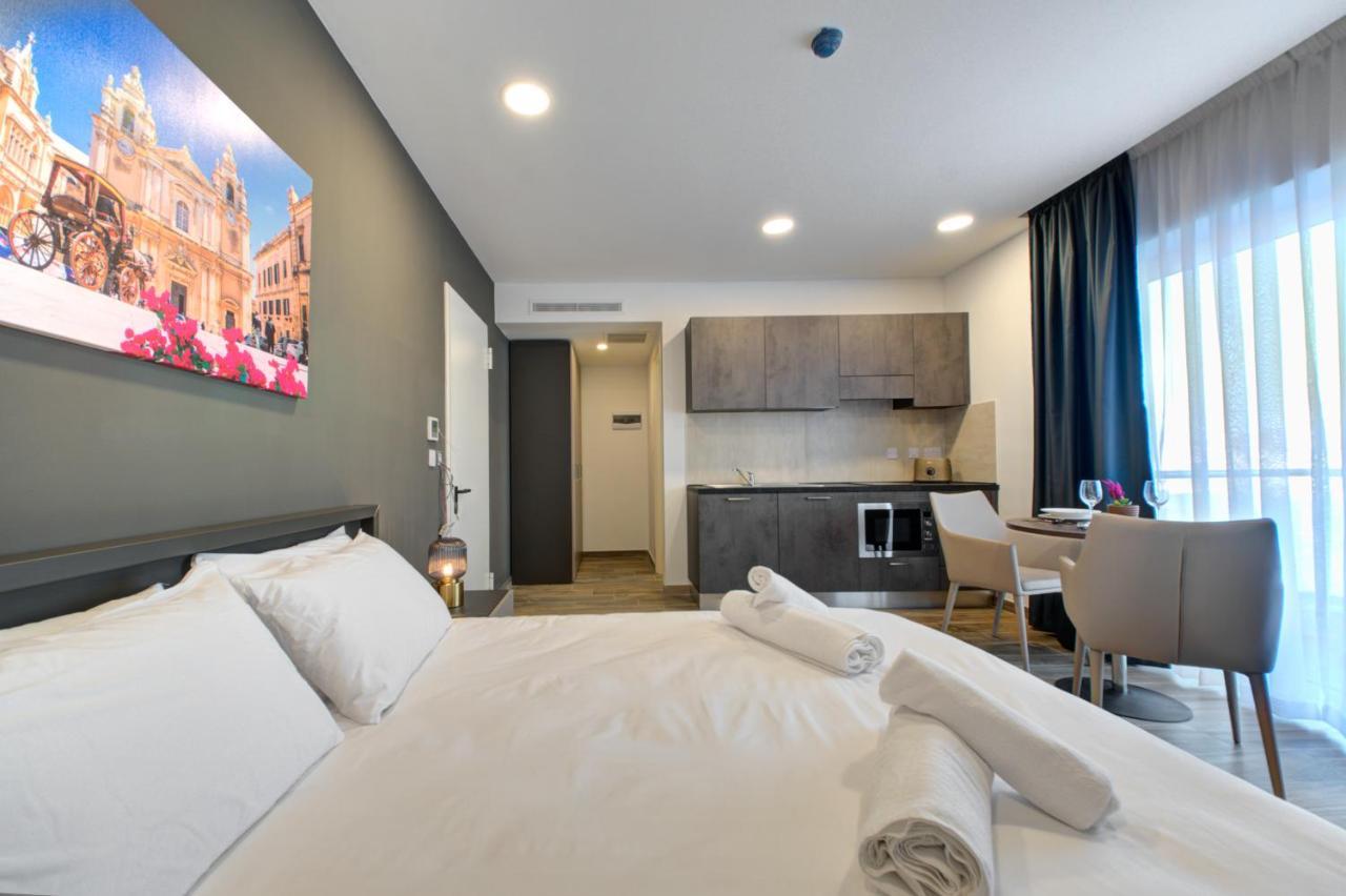 Deluxe Double Room with Balcony and Sea View