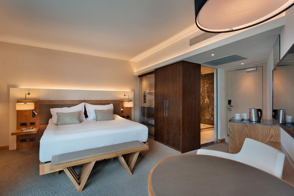 Deluxe Double Room Balcony City View couples only,700002697:JPEG