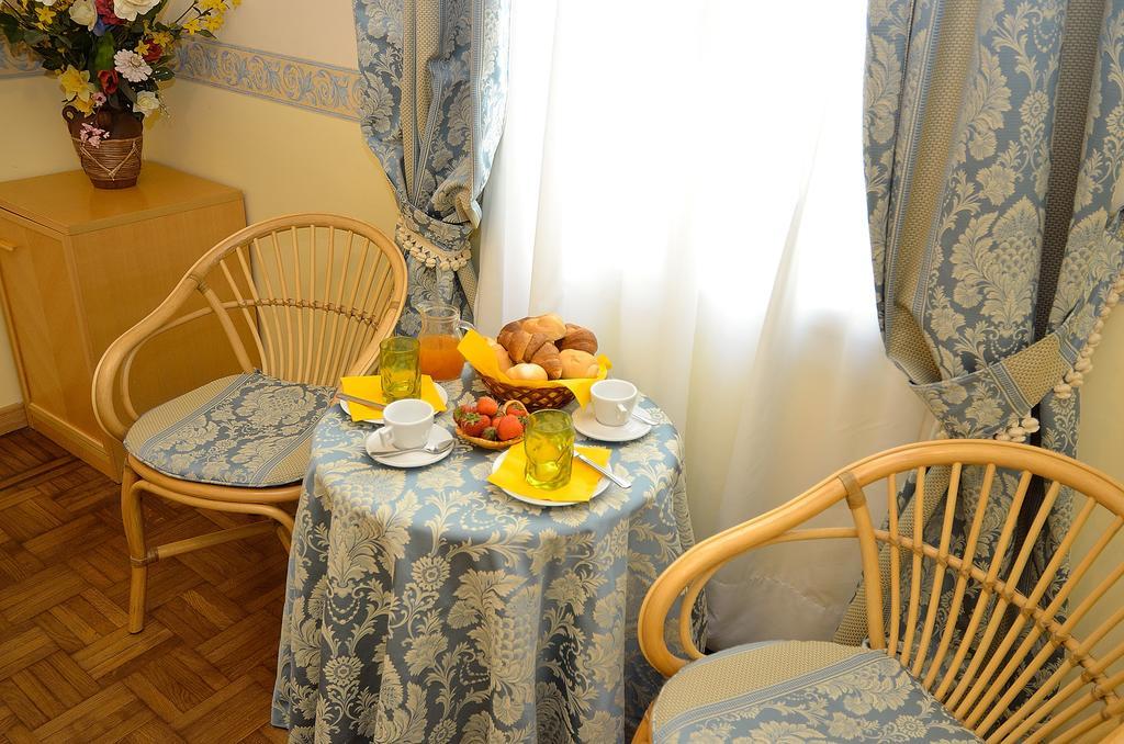 Vierbettzimmer mit Bad