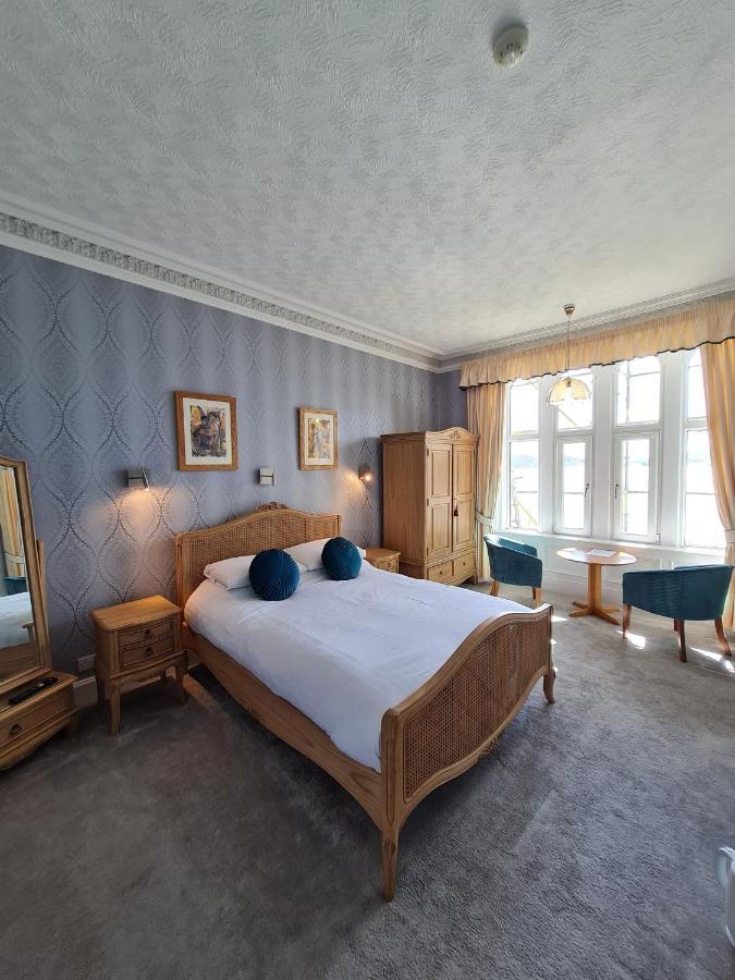 Kamer met Kingsize Bed en Uitzicht op Zee