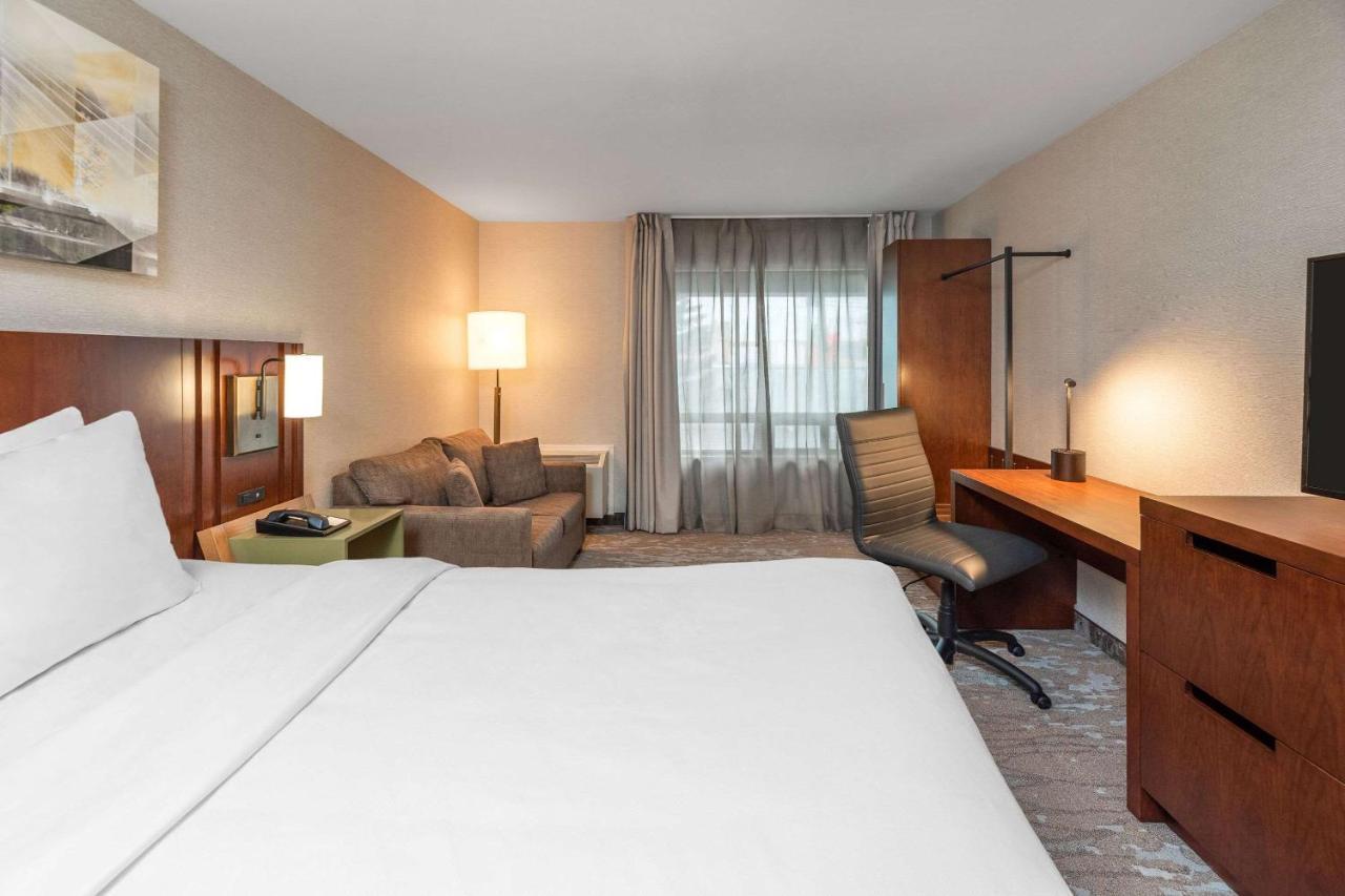 1 King Bed, Non-Smoking, 2nd floor